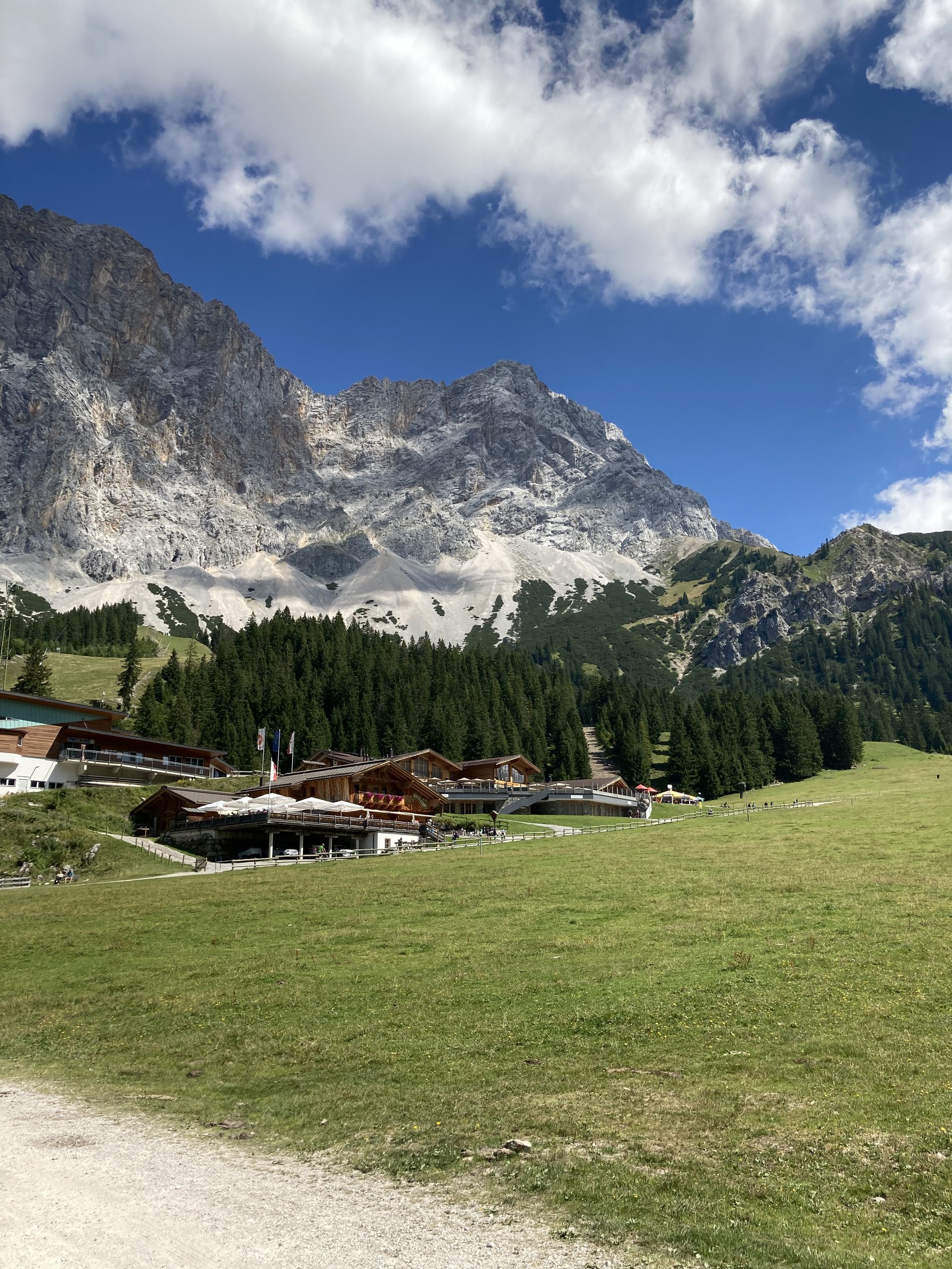 Grainau mit Bergpanorama